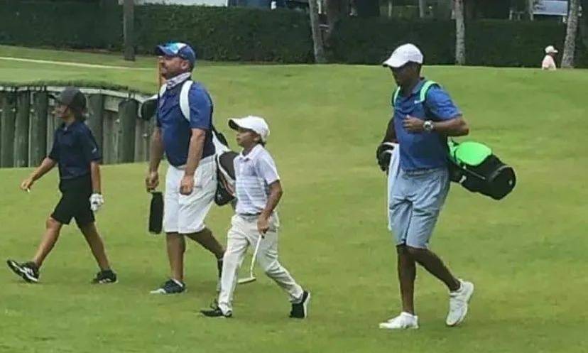 太阳成官网：
每一个父子亲情高光时刻 都是高尔夫的传承！(图1)