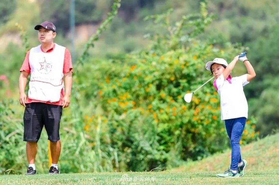 太阳成官网：
每一个父子亲情高光时刻 都是高尔夫的传承！(图4)