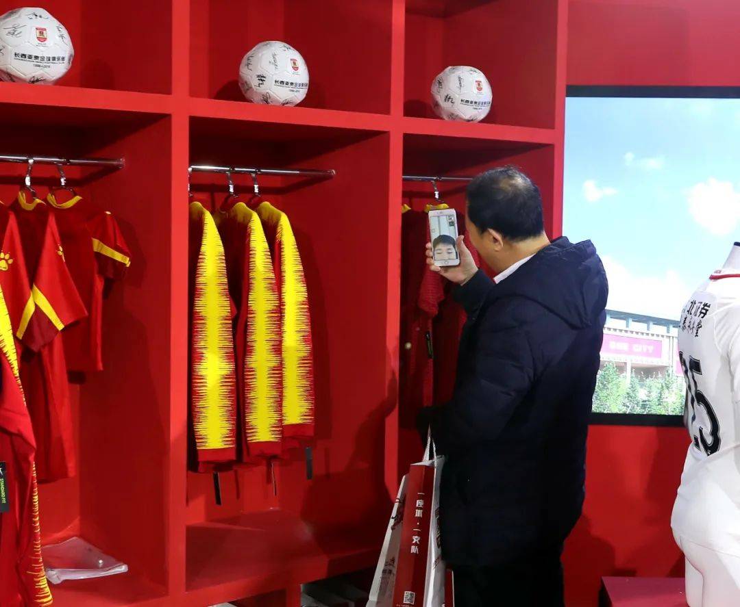 【太阳集团tyc】
【亚泰故事】父与子一起“逛”雪博会 讲述他们与长春亚泰的故事(图3)