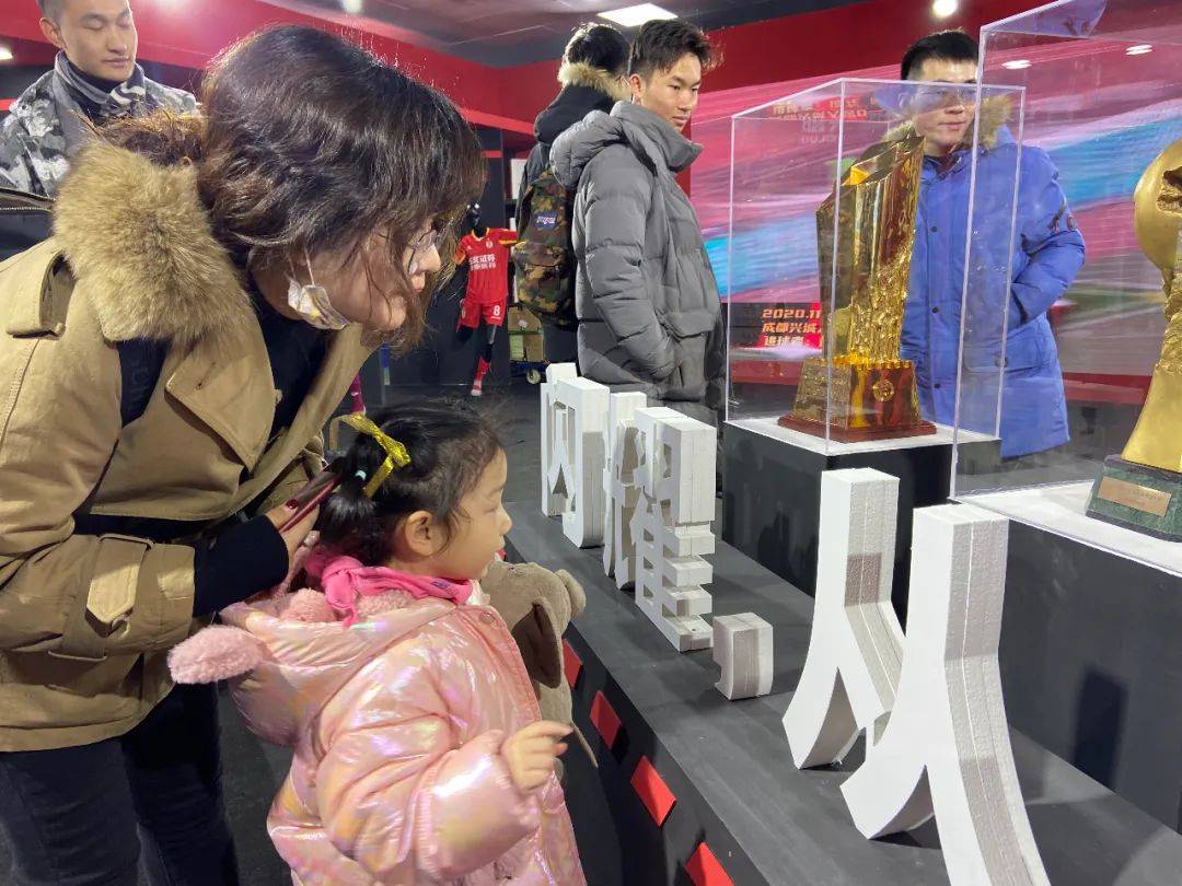 【太阳集团tyc】
【亚泰故事】父与子一起“逛”雪博会 讲述他们与长春亚泰的故事(图5)