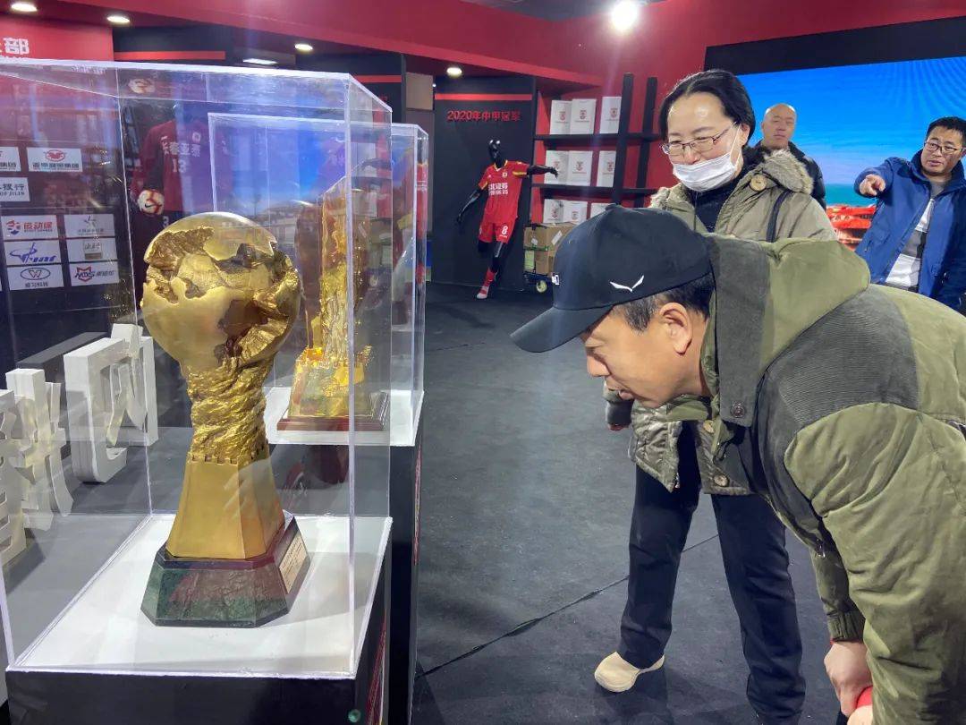 【太阳集团tyc】
【亚泰故事】父与子一起“逛”雪博会 讲述他们与长春亚泰的故事(图7)