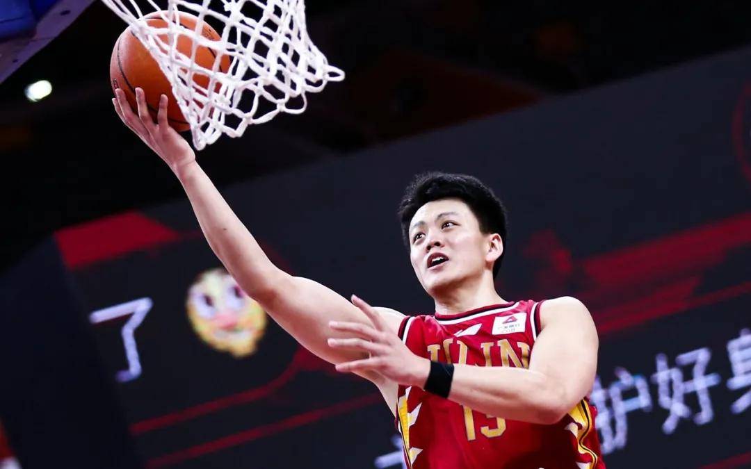 ‘太阳集团tyc’
中国男篮集训名单宣布！胡明轩、徐杰、祝铭震入选！张宁太遗憾了(图4)