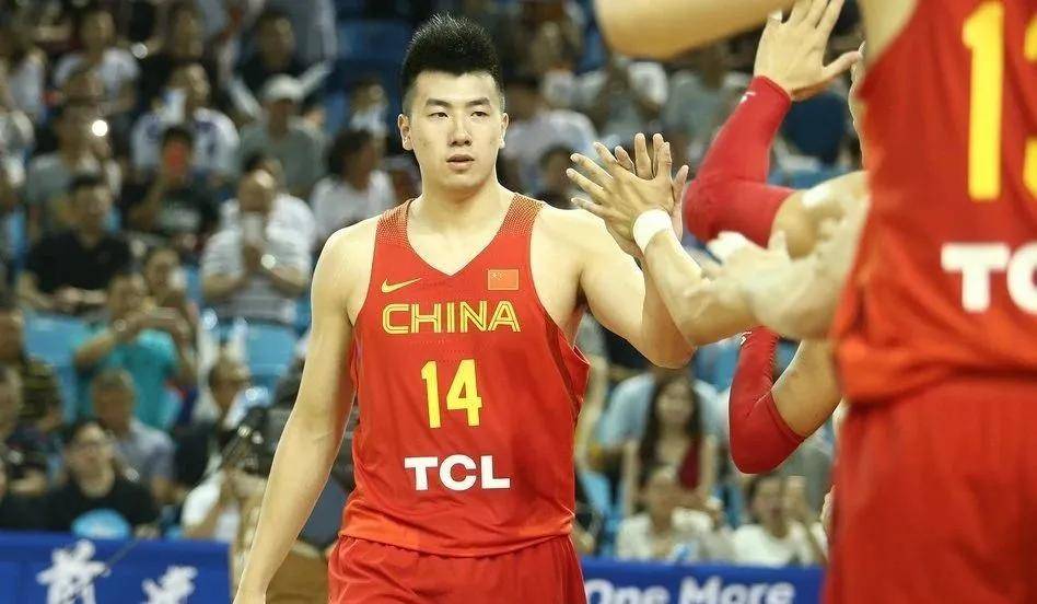 ‘太阳集团tyc’
中国男篮集训名单宣布！胡明轩、徐杰、祝铭震入选！张宁太遗憾了(图7)