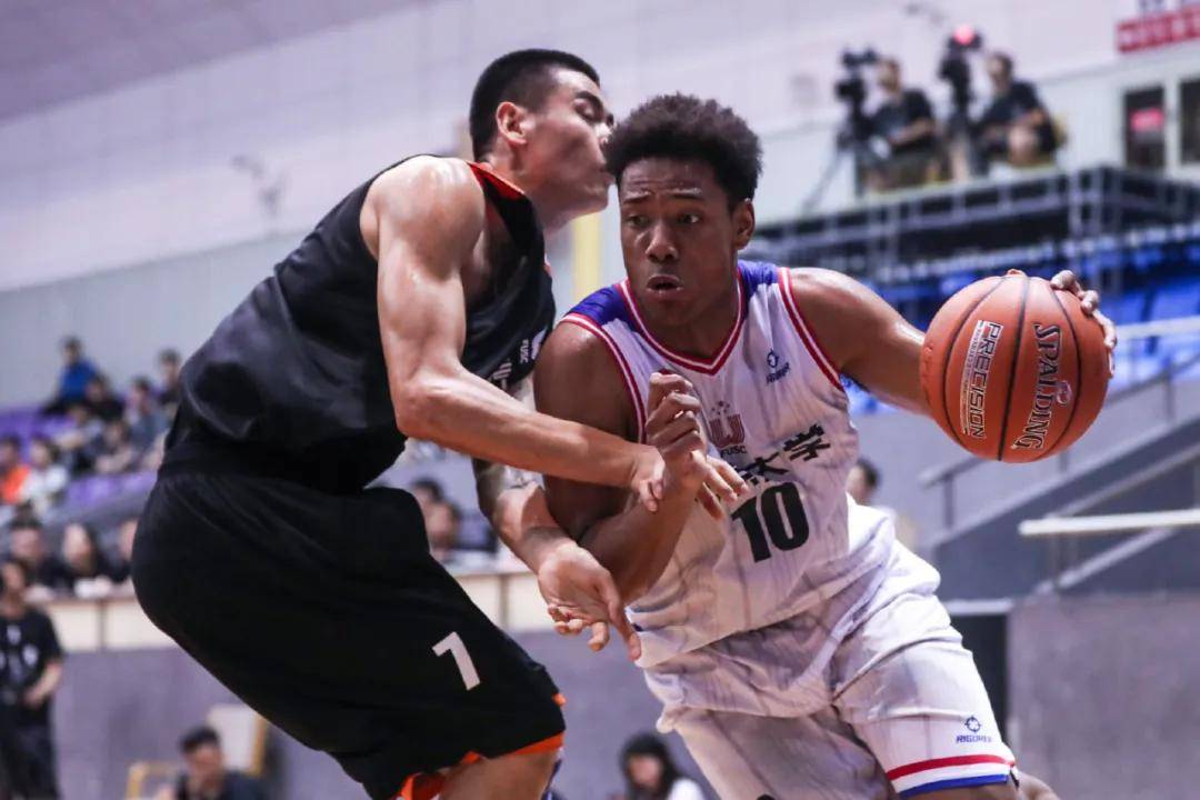 ‘太阳集团tyc’
中国男篮集训名单宣布！胡明轩、徐杰、祝铭震入选！张宁太遗憾了(图8)