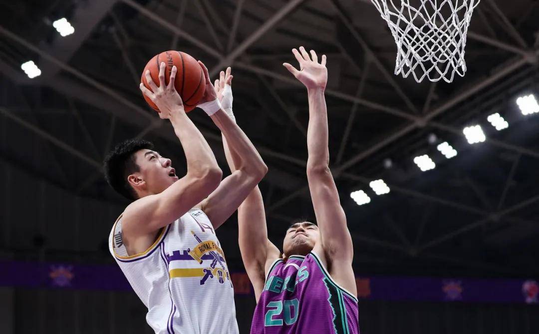 ‘太阳集团tyc’
中国男篮集训名单宣布！胡明轩、徐杰、祝铭震入选！张宁太遗憾了(图9)