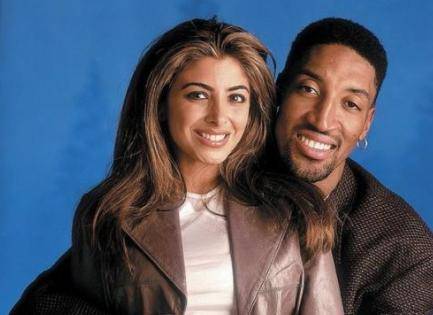 
NBA最尤物妻 放弃20年婚姻生活 与28岁强壮黑人球星恋爱‘太阳成官网’(图7)