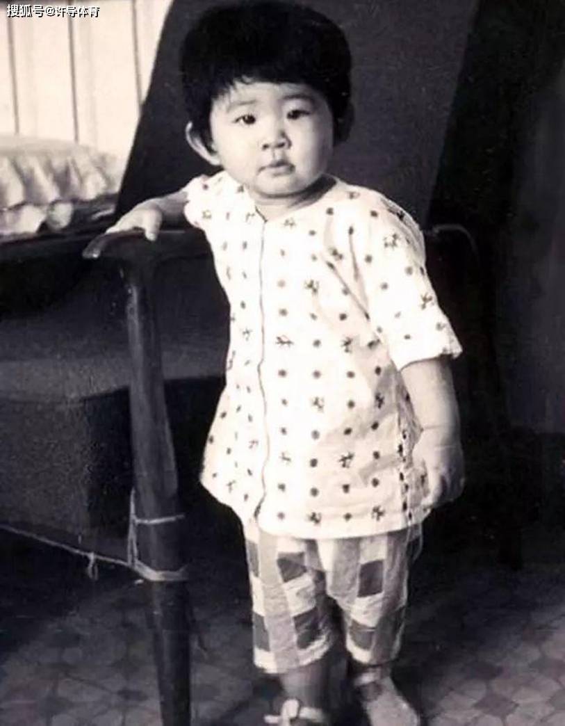 太阳成集团tyc|
明星小时候的照片 我一个也没有认出来 全部认出来的是大神！(图9)