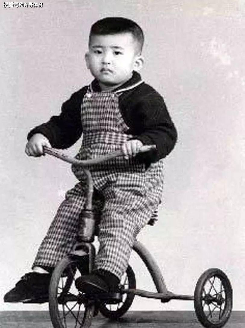 太阳成集团tyc|
明星小时候的照片 我一个也没有认出来 全部认出来的是大神！(图10)