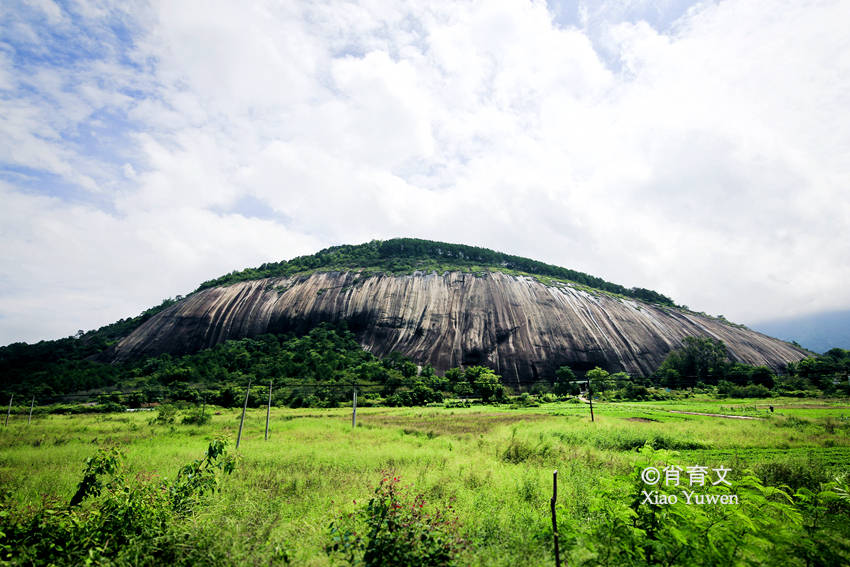 广东肇庆有块大斑石 有80个足球场巨细 被誉为天下第一石‘太阳成集团tyc’(图3)
广东肇庆有块大斑石 有80个足球场巨细 被誉为天下第一石‘太阳成集团tyc’(图3)