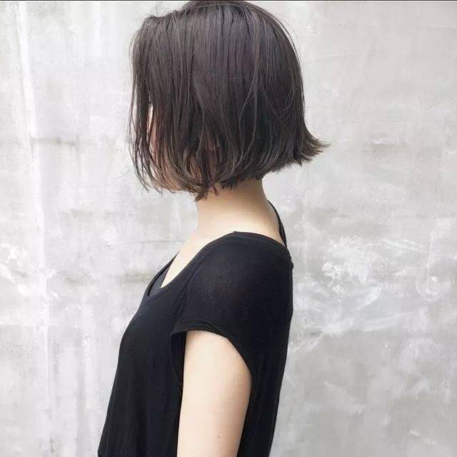 太阳集团tyc|
盛行的这些短发发型设计搭配 每一款都很减龄！(图20)