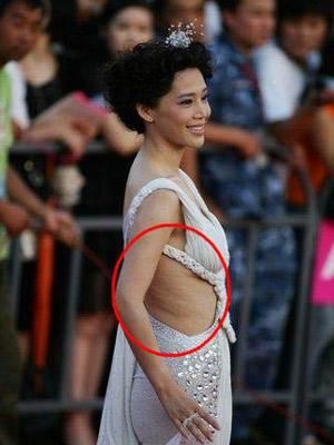 姚明新秀赛季在数万球迷的面给队友卡托系鞋带 其时发生了什么?【太阳成官网】(图4) 太阳成官网