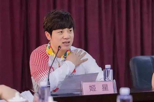 太阳成官网-
LPL牌面!阿布登上央视 说亚运会荣誉感最强 对厂长这样评价(图3) 太阳成官网-
LPL牌面!阿布登上央视 说亚运会荣誉感最强 对厂长这样评价(图3)