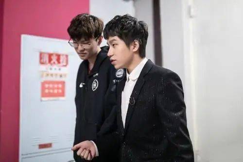 太阳成官网-
LPL牌面!阿布登上央视 说亚运会荣誉感最强 对厂长这样评价(图8) 太阳成官网-
LPL牌面!阿布登上央视 说亚运会荣誉感最强 对厂长这样评价(图8)