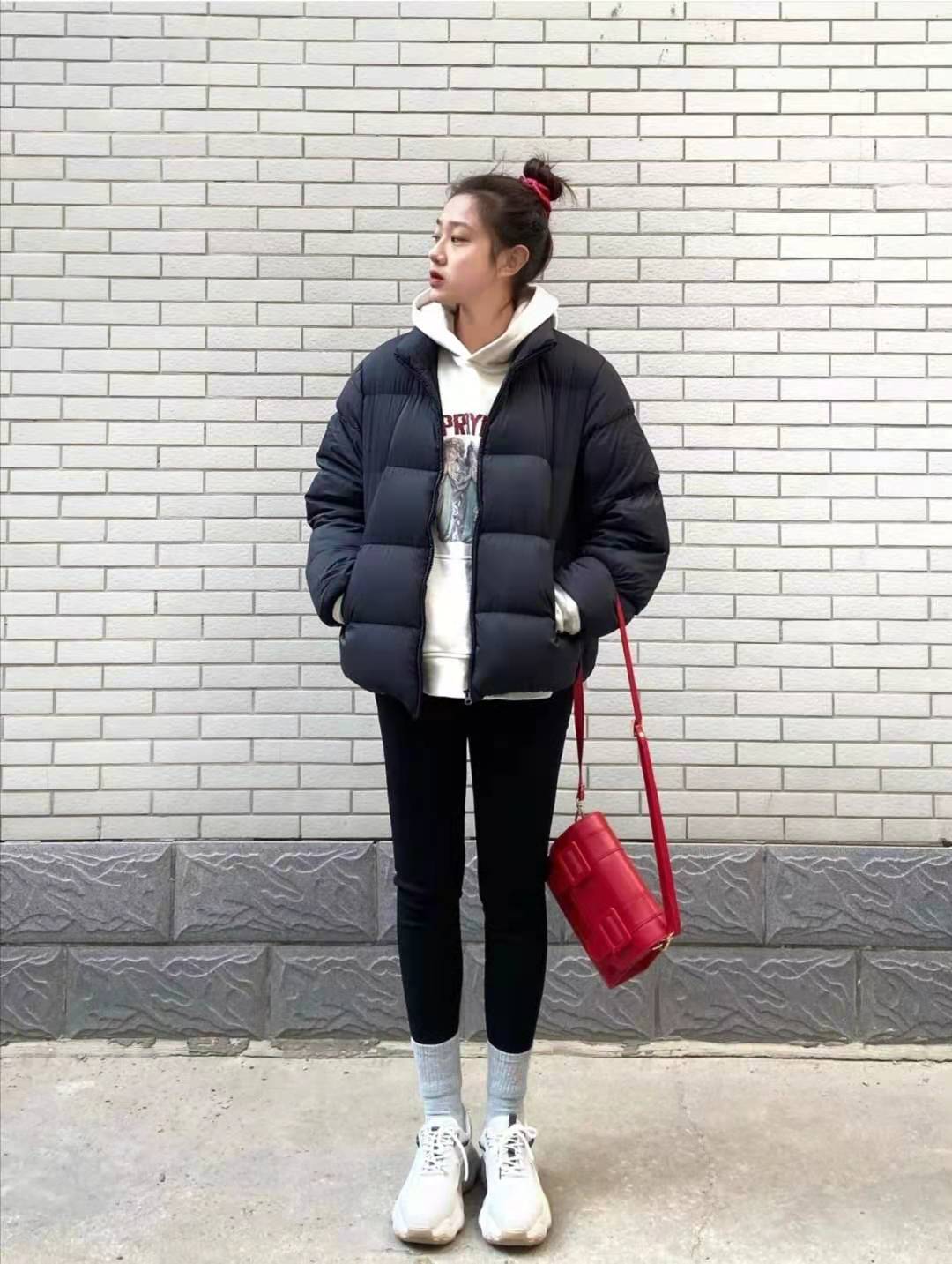 太阳成官网_
短款羽绒服配什么裤子悦目(图6)