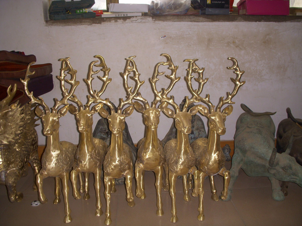 太阳成官网_允儿发电影《共助》主创合影 新作饰演无业游民(图2) 太阳成集团tyc