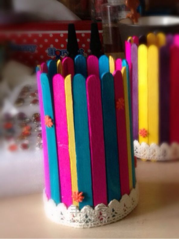 ‘太阳成官网’维多利亚诡异造型 变身雷人高级女军官(图2) 太阳集团tyc