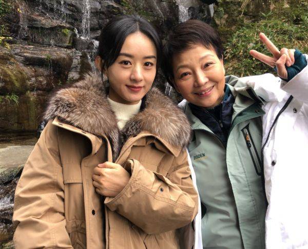 为啥说女明星的头很小?看清赵今麦赵丽颖生图 我瞬间明确了‘太阳成官网’(图8)
为啥说女明星的头很小?看清赵今麦赵丽颖生图 我瞬间明确了‘太阳成官网’(图8)