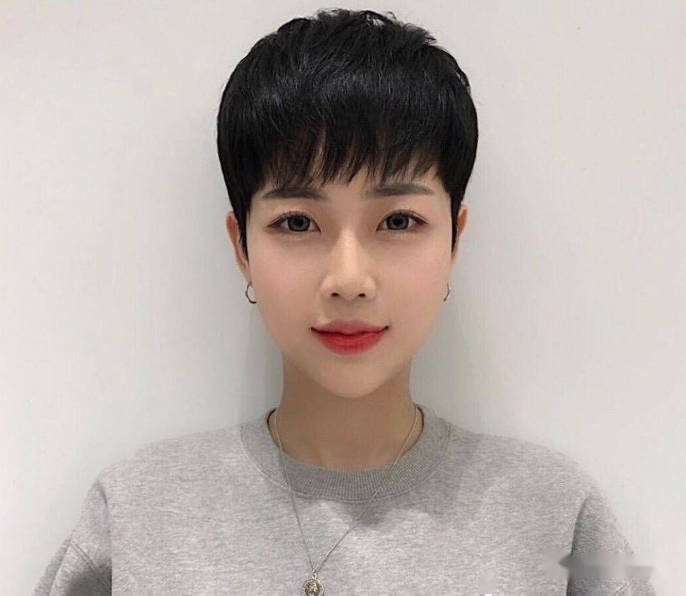 太阳成集团tyc|
2020盛行“5星好评”短发(图44)