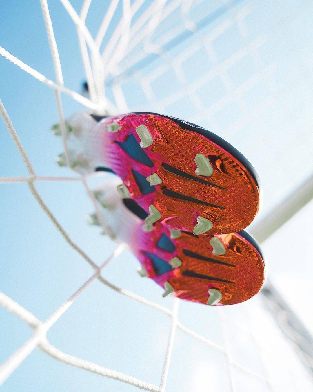 太阳集团tyc：
足球鞋美图天天看！外貌鞋会 2021/1/7(图9)