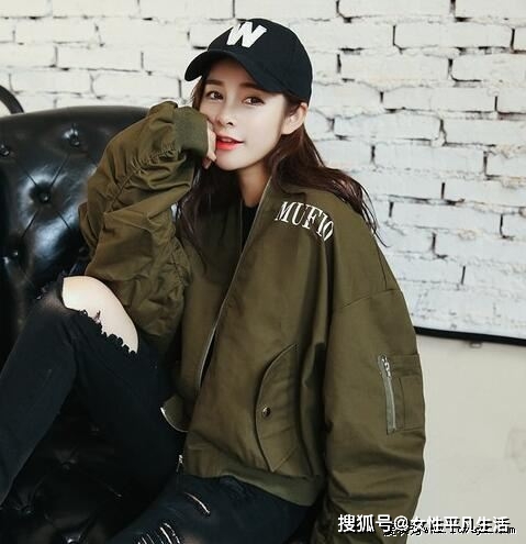 
萱客搭配棒球服也可以穿出气质‘太阳成集团tyc’(图1)